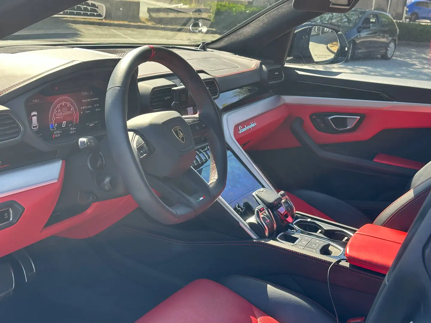 
								2019 Lamborghini Urus full									