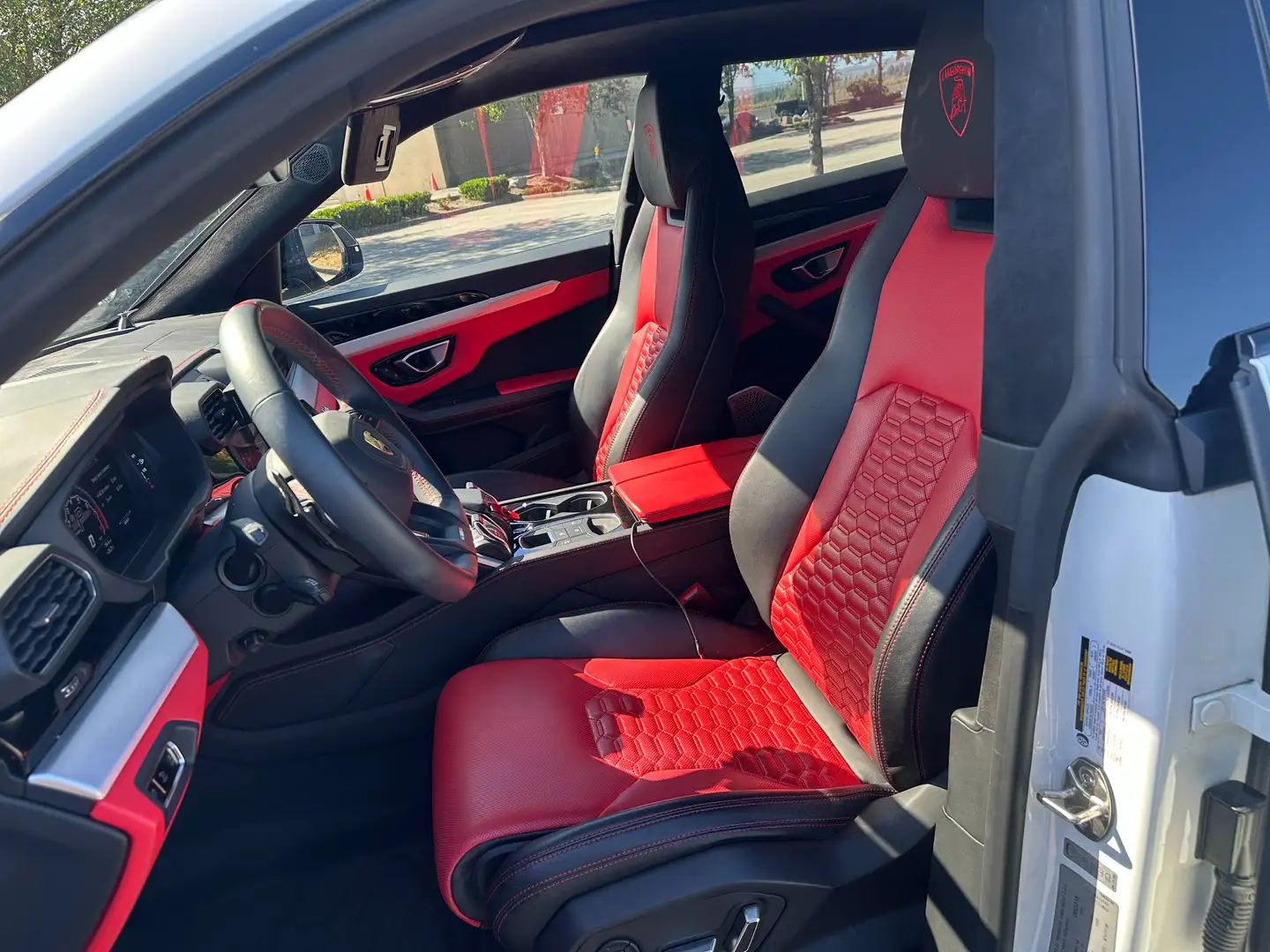 
								2019 Lamborghini Urus full									